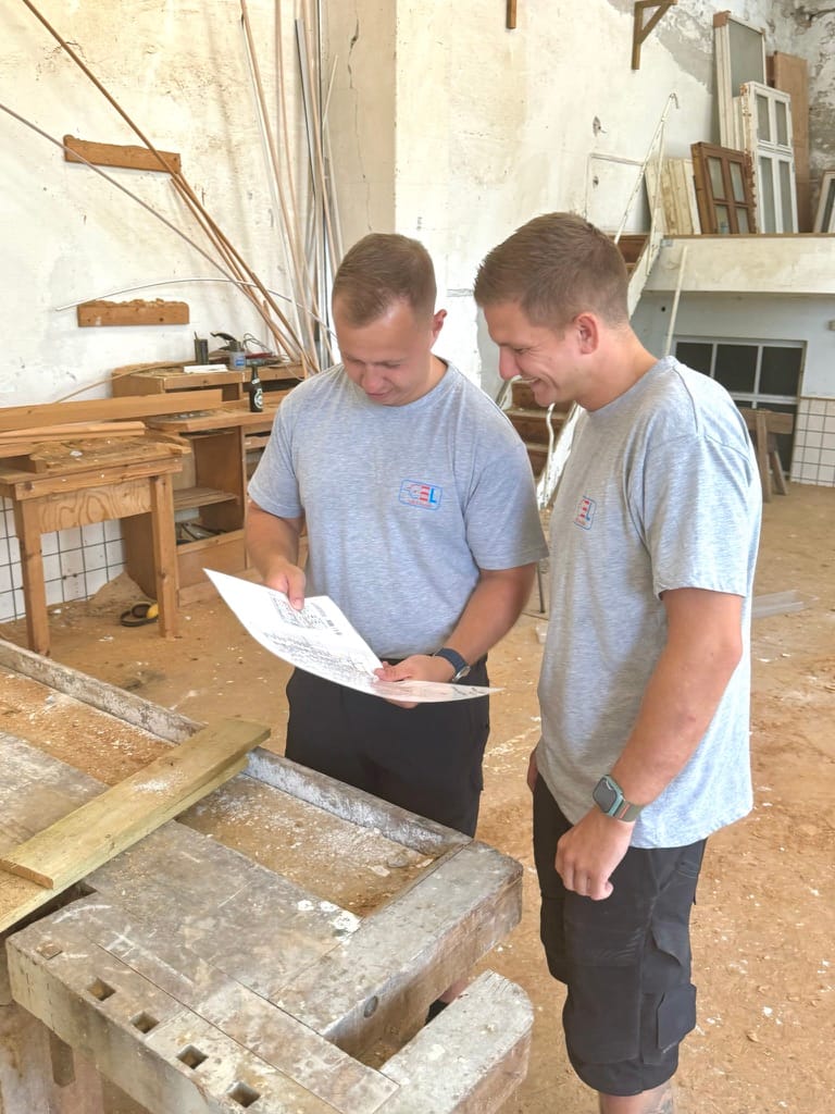 0CAB6F3A-7B7E-4866-837D-4AC75BD92400_1_105_c Kjærs el-installation udfører eltavle arbejde